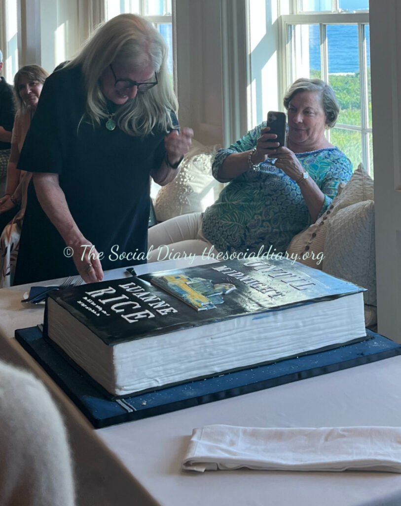 Luanne Rice to Jenna Bush Hager cake ceremony - The Social Diary