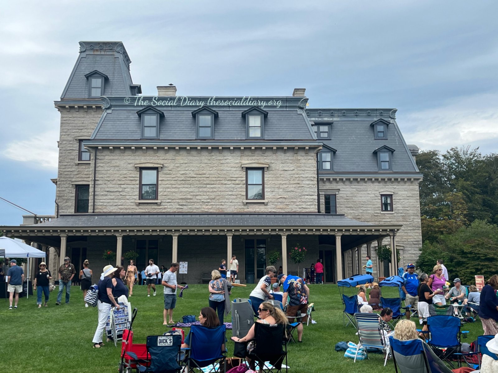 Chateau-sur-Mer Member picnic - The Social Diary