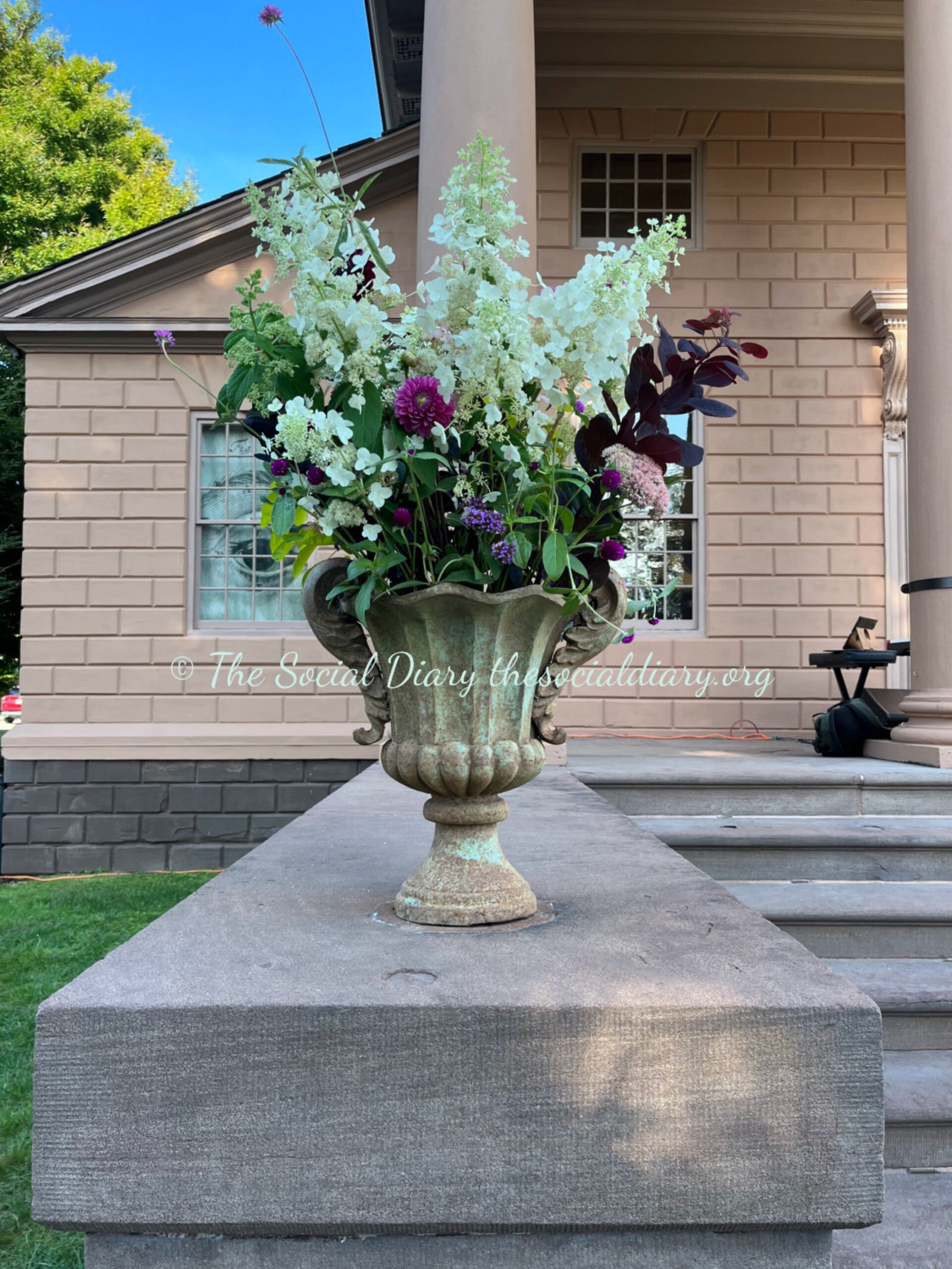 From Garden Party to Mansion picnic - Redwood Garden Party centerpiece florals - The Social Diary
